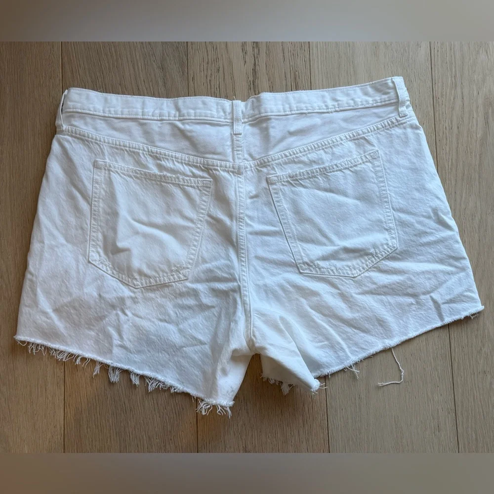 Abercrombie & Fitch Baggy Shorts BNWT White Distressed Denim Low Rise Size 34 - Picture 3 of 4